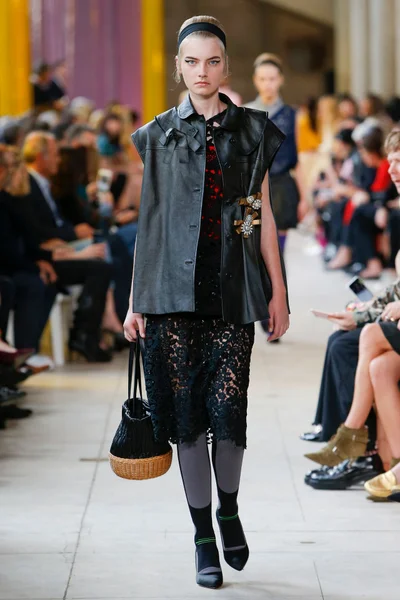 Look 30